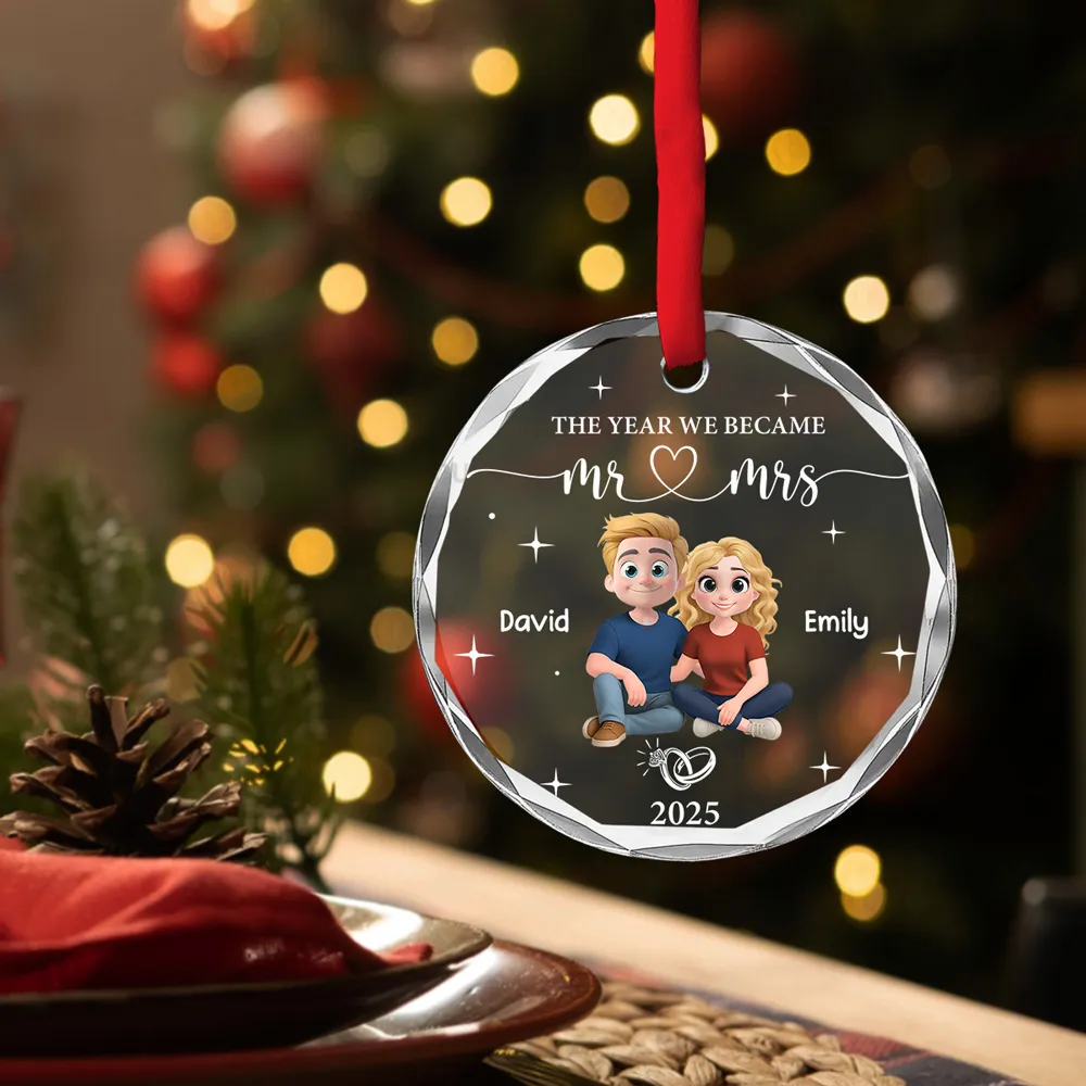 Mr ♥ Mrs Round Crystal Ornament with Seated Couple & Star Accents, Meaningful Anniversary Gift for Partner - Image 4