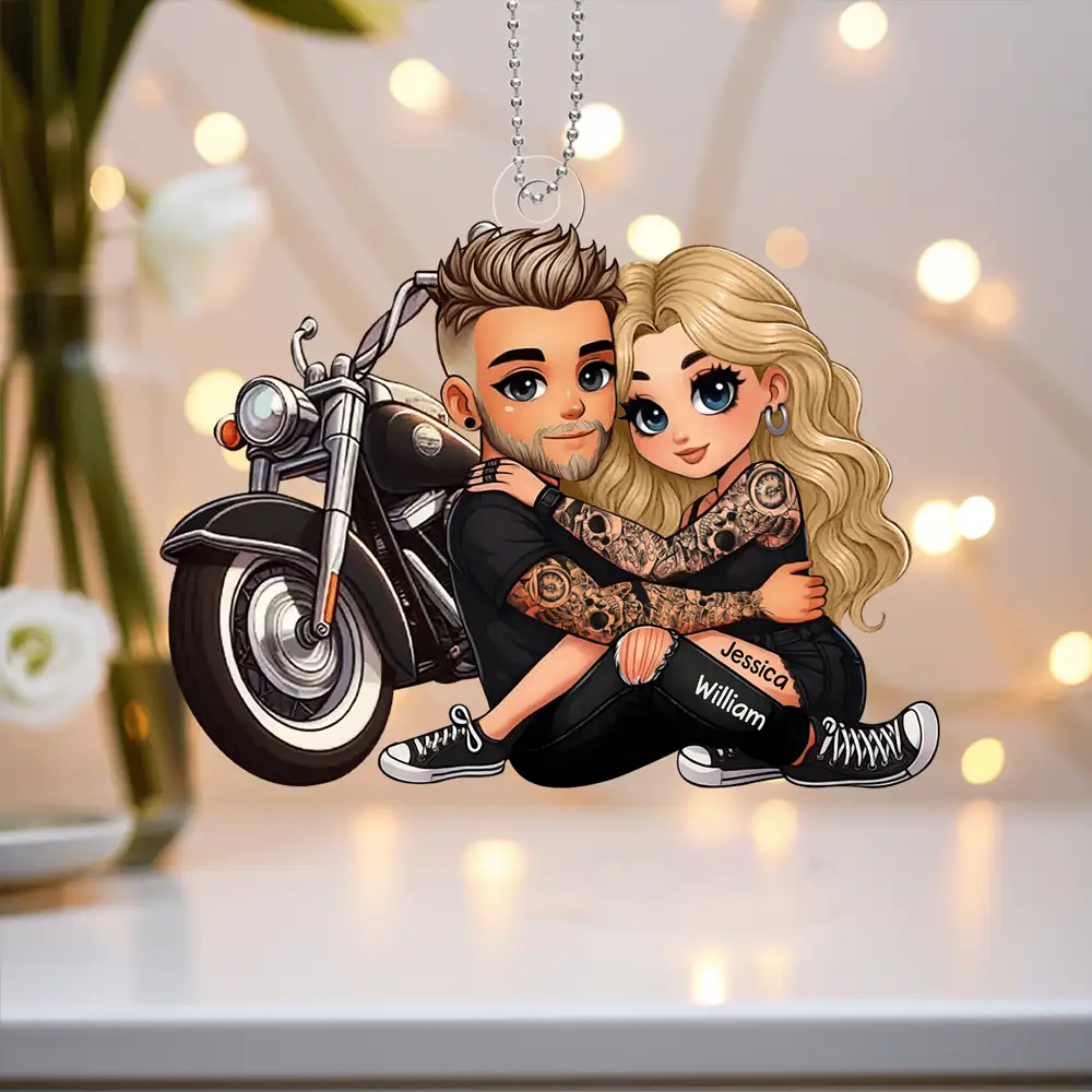 Acrylic Keychain with Couple and Motorcycle Design, High Clarity, Romantic Gift for Couples - Image 2