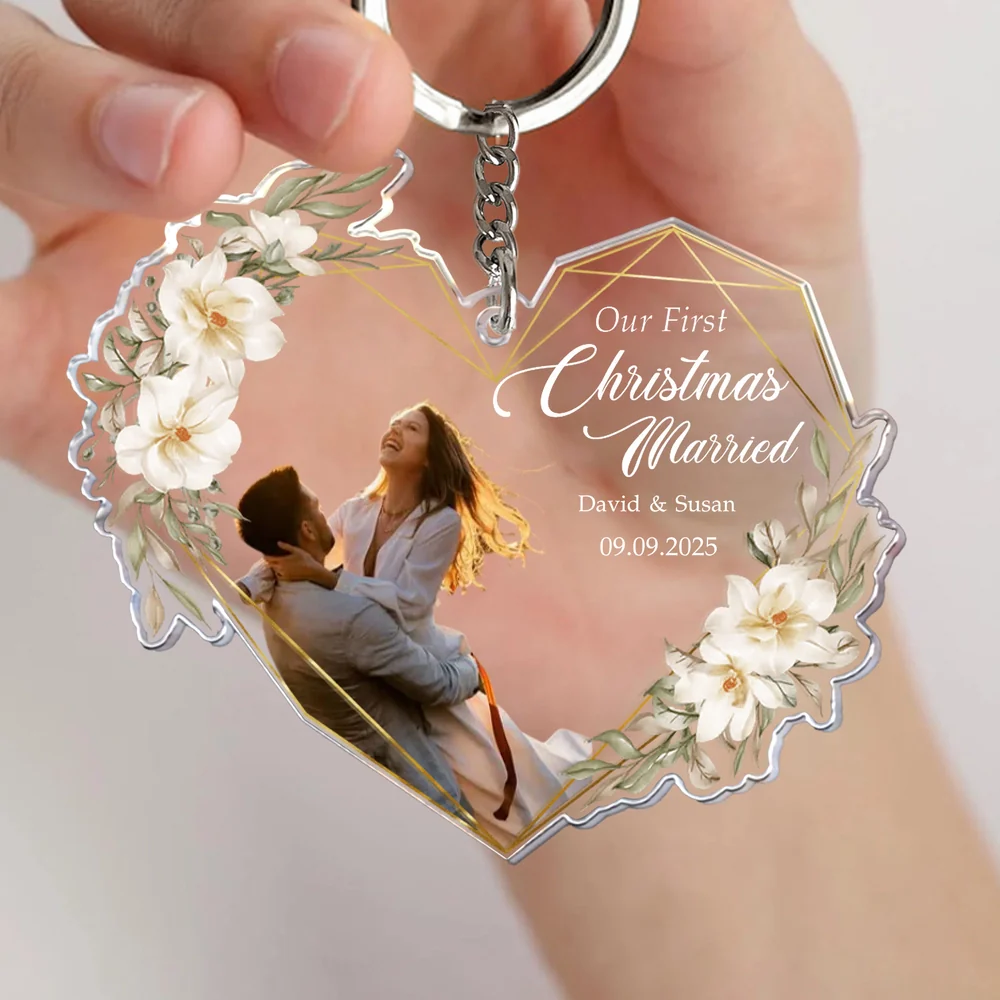 Heart-Shaped Acrylic Ornament with Wedding Design, Celebrating Romantic Moments, Perfect Gift for Newlyweds - Image 2