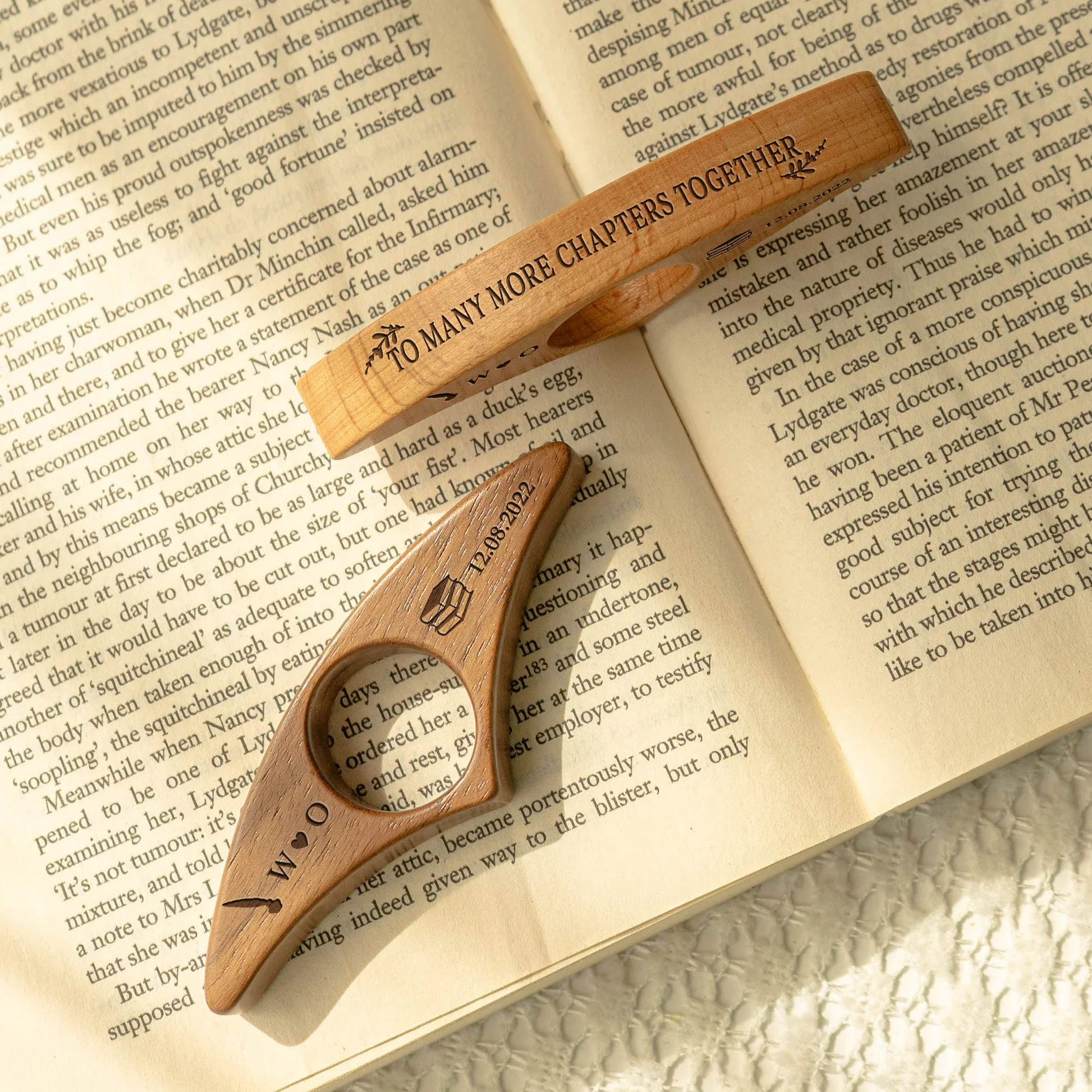 Wooden Book Page Holder Creative Reading Tool Compact and Portable Perfect Gift for Book Lover - Image 2