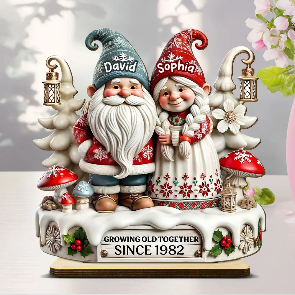 Custom Name Holiday Gnome Pair Wooden Plaque - Festive Home Display, Creative Couple Gift - Image 2