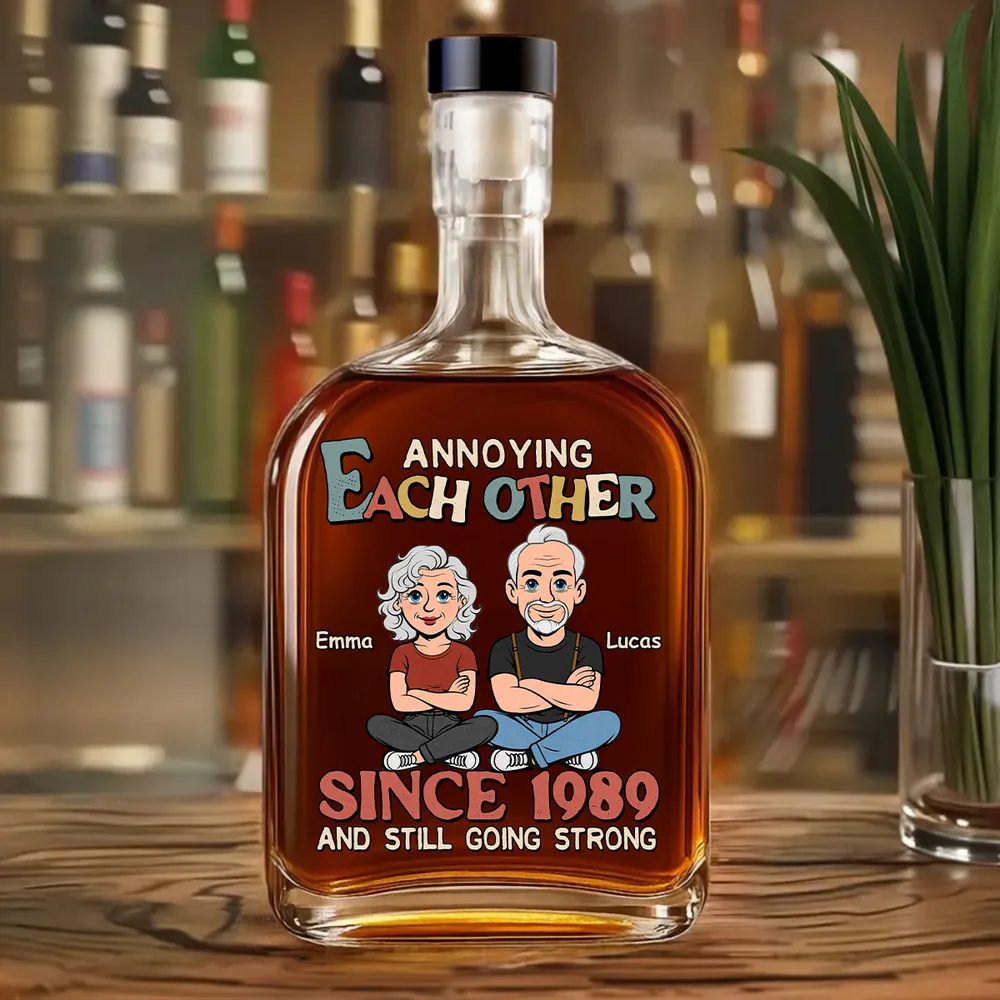 Personalized Glass Spirits Decanter with Funny Couple Cartoon for Home Bar Display, Unique Gift for Husband or Wife - Image 6