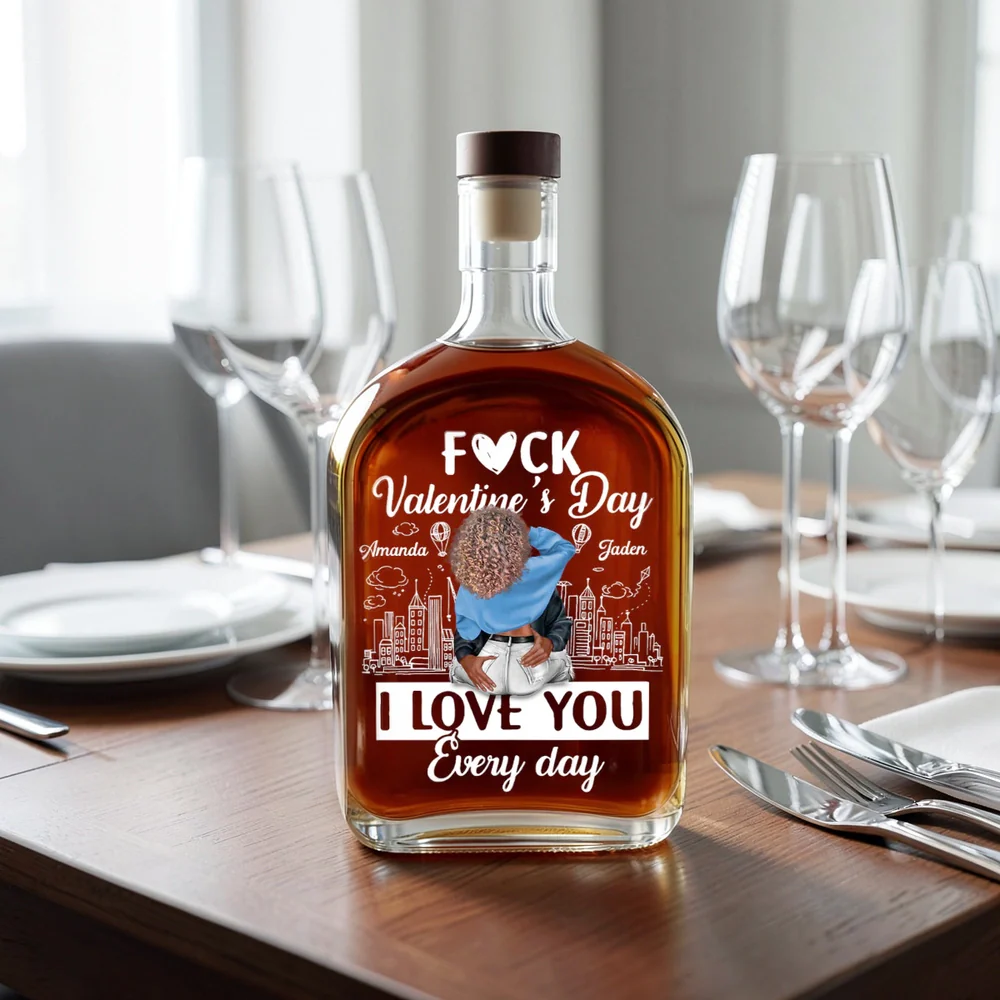 Personalized Glass Spirits Decanter With Couple Hugging Illustration, City Sketch & I Love You Every day, Unique Romantic Gift - Image 4