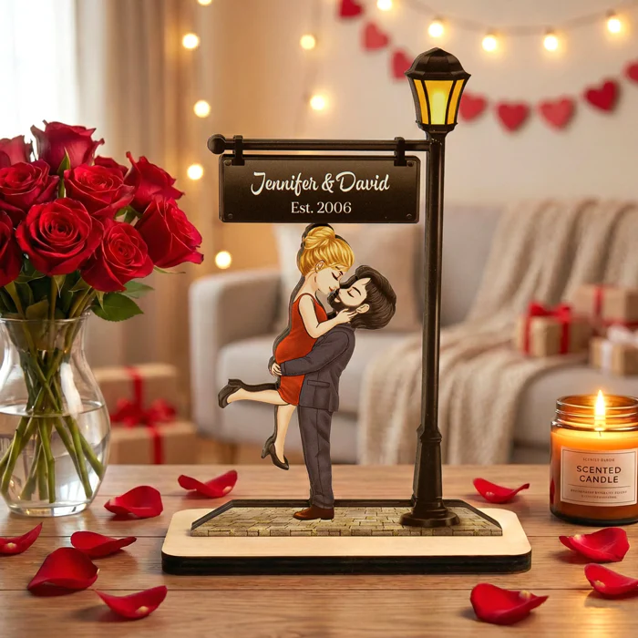 Personalized 2-Layer Wooden Plaque Kissing Couple Under Street Lamp - Romantic Home Display, Unique Gift for Wife or Husband - Image 2