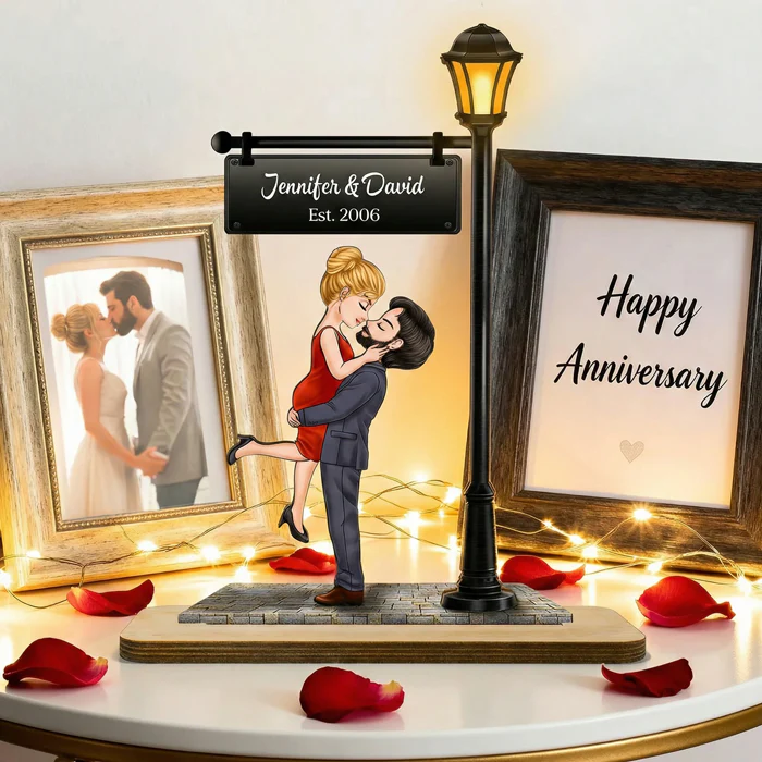 Personalized 2-Layer Wooden Plaque Kissing Couple Under Street Lamp - Romantic Home Display, Unique Gift for Wife or Husband - Image 3