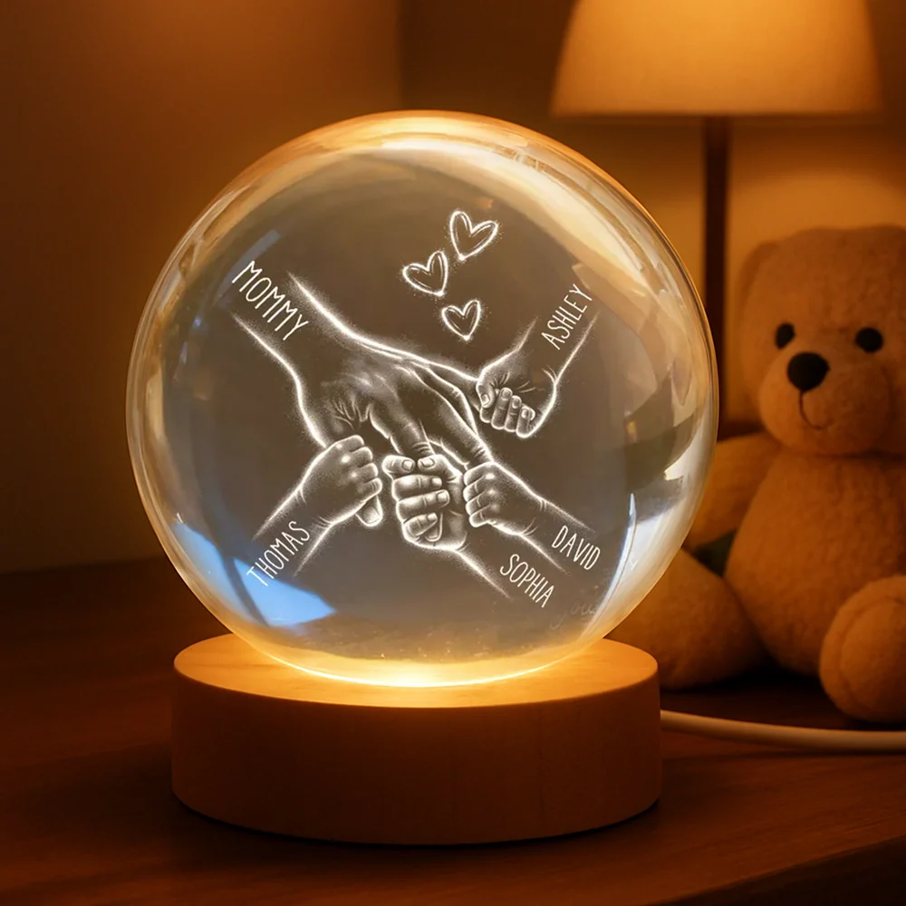 Globe Lamp Personalized for Mom, Hand-in-Hand Family Design with Hearts, Warm Night Light, Unique Mother's Day Gift