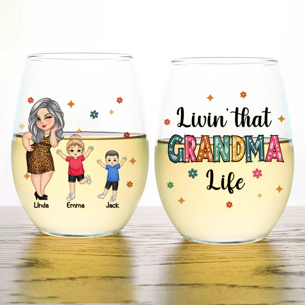 Living That Grandma Life – Custom Wine Glass with Grandma Illustration and Grandkids' Names, Perfect Mother's Day Gift - Image 3