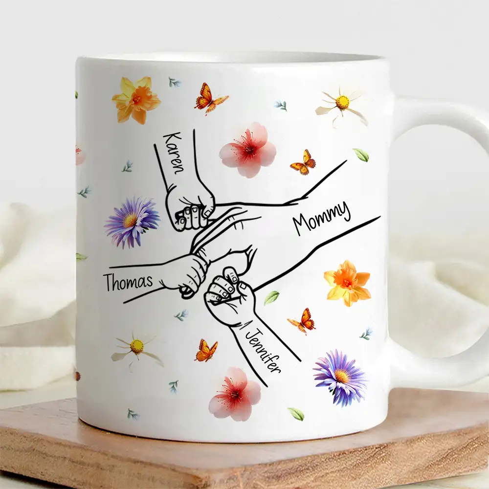Personalized Mug for Mom & Grandma – Meaningful Family Connection Gift with Custom Names & Hand-Holding Illustration