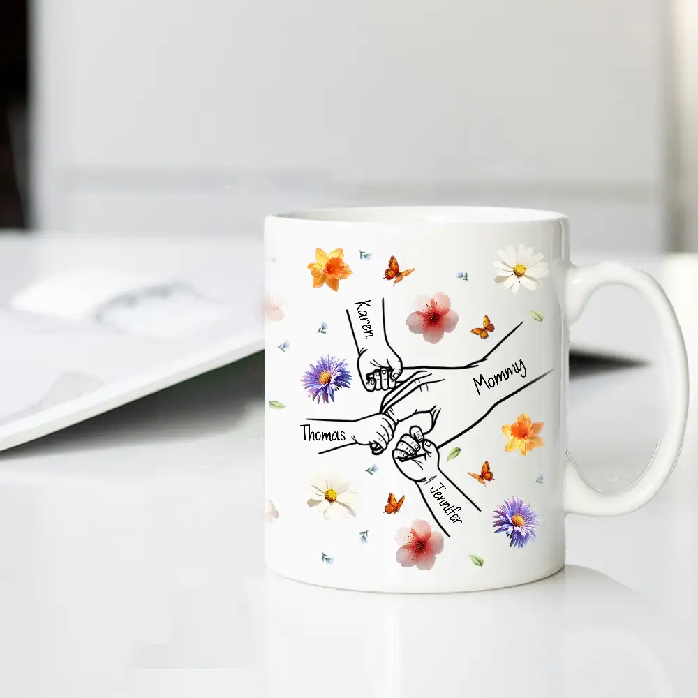 Personalized Mug for Mom & Grandma – Meaningful Family Connection Gift with Custom Names & Hand-Holding Illustration - Image 3