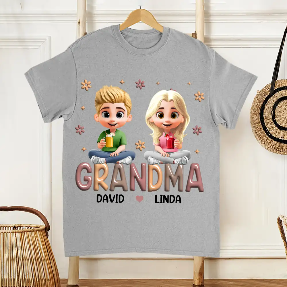 Personalized Family T-Shirt for Grandma with Children's Names - Image 3