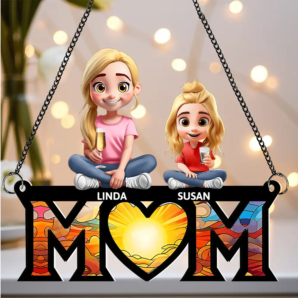 Personalized MOM Ornament with Family Figures – Custom Wood and Acrylic Layered Keepsake Gift - Image 3