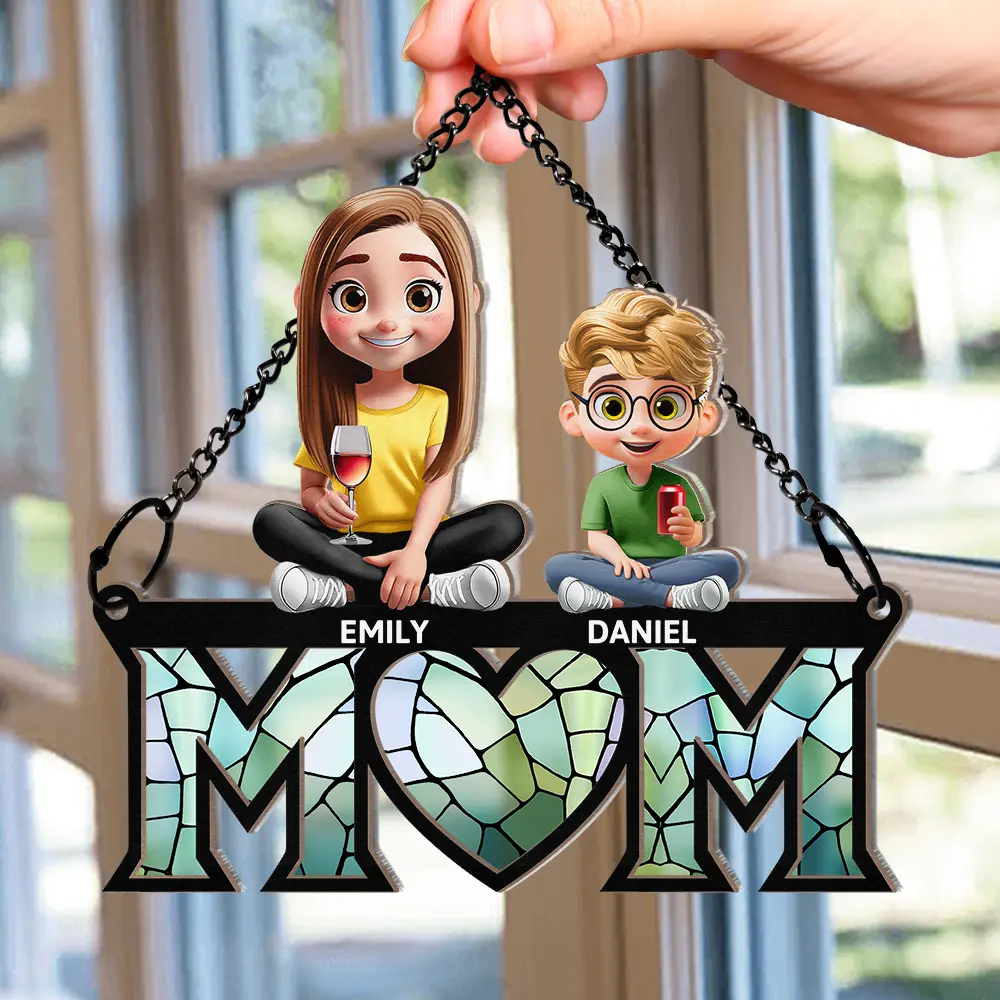 Personalized MOM Ornament with Family Figures – Custom Wood and Acrylic Layered Keepsake Gift - Image 6